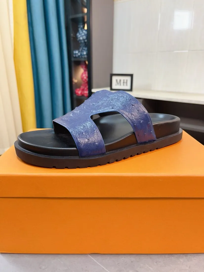 Men's shoes💰300🌹🌹【LV】Multi-color new men's slippers, original top quality version, original special cowhide ostrich embossed➕sheepskin on the inside and sides, non-slip combined sole, more stable walking, more comfortable and lightweight, high-end and generous, size: 38~44
